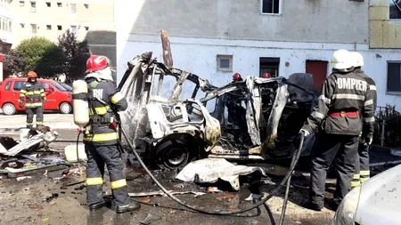 O autoutilitară încărcată cu butelii de oxigen a explodat în Râmnicu Vâlcea. Două persoane au fost rănite - FOTO&VIDEO