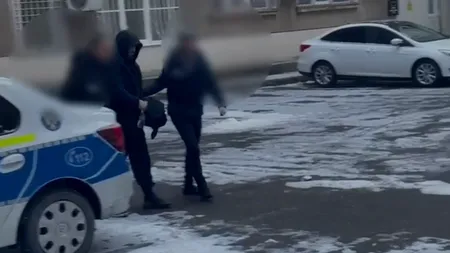 Bărbații care au FURAT un bancomat bitcoin dintr-un restaurant din Capitală au fost prinși / În ATM erau peste 85.000 de lei