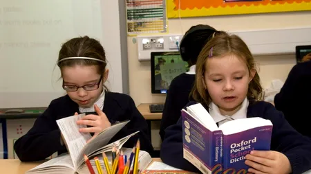 Goana părinților după școli mai bune duce la traficul VIZELOR de flotant