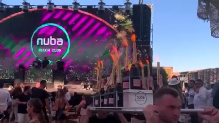 UPDATE | Notă de plată de 30.000 de euro, într-un club de fițe din Mamaia. Şampanie adusă cu alai şi artificii pentru un politician care a cochetat și cu actoria