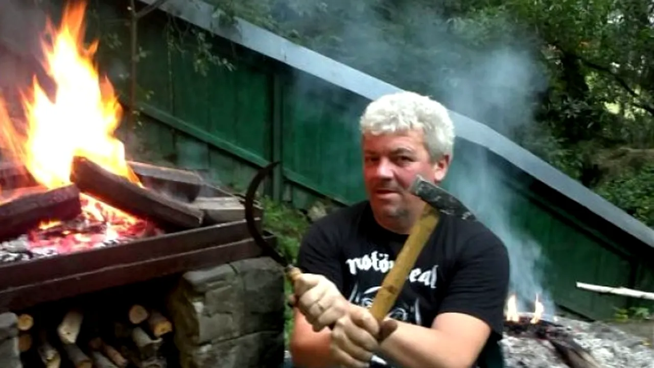 Ce a pățit consilierul local PNL, fotografiat când simula o execuție ISIS