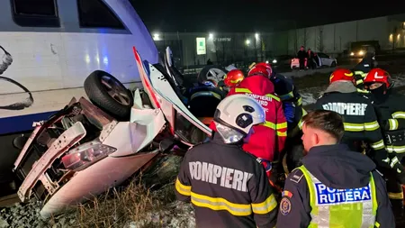 Accident feroviar grav în Chiajna. Un bărbat a rămas încarcerat după ce un autoturism a fost lovit de tren. Circulația feroviară este oprită