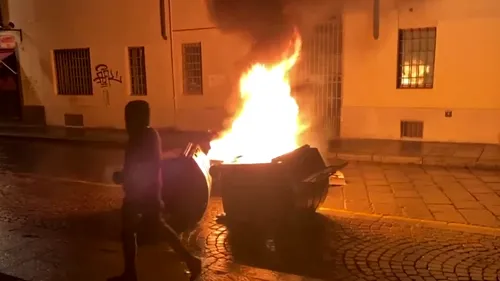 Proteste violente în Italia, după noile restricții în contextul crizei Covid-19. Lupte între protestatari și poliție la Torino, Milano și Napoli (FOTO & VIDEO)