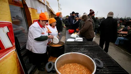 ZIUA MUNCII. PDL dă petrecere cu fasole, bere și ciolan