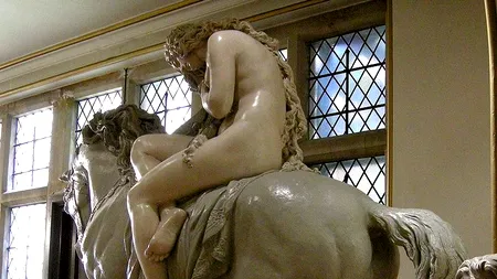 În urmă cu 1000 de ani, o femeie a mers dezbrăcată pe străzile orașului ca să-l determine pe soțul ei SĂ SCADĂ TAXELE