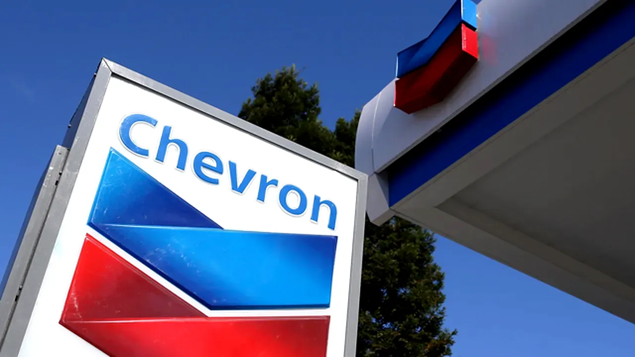 Lovitură pe piața mondială a petrolului: Americanii de la Chevron iau în considerare să cumpere activele Lukoil