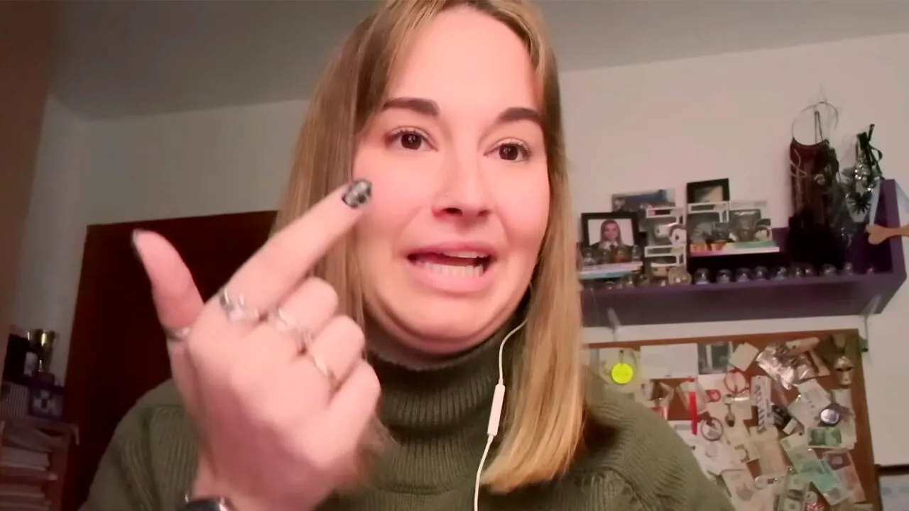 Această profesoară din Spania regretă că s-a angajat în România. Ce i-au făcut elevii de liceu