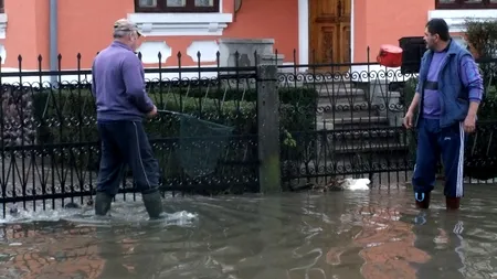 Codul galben de inundații va fi ridicat, dar ploile continuă, o nouă avertizare poate fi emisă luni