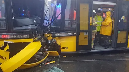 Zeci de răniți în centrul Berlinului: două tramvaie s-au ciocnit frontal. VIDEO