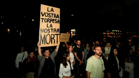 Proteste în Valencia. Zeci de mii de oameni au ieşit în stradă şi cer DEMISIA preşedintelui regiunii, Carlos Mazon