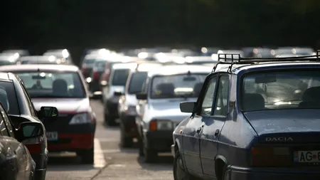 Bucureștean prins după ce a furat 30.000 de lei dintr-o mașină, în parcarea unui hipermaket