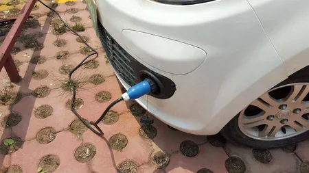 VOUCHERE de 10.000 de lei pentru cei care DESCHID stații de REÎNCĂRCARE pentru mașini electrice