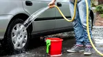 Ai voie să îți speli mașina în fața blocului sau în curte? Ce arată legea