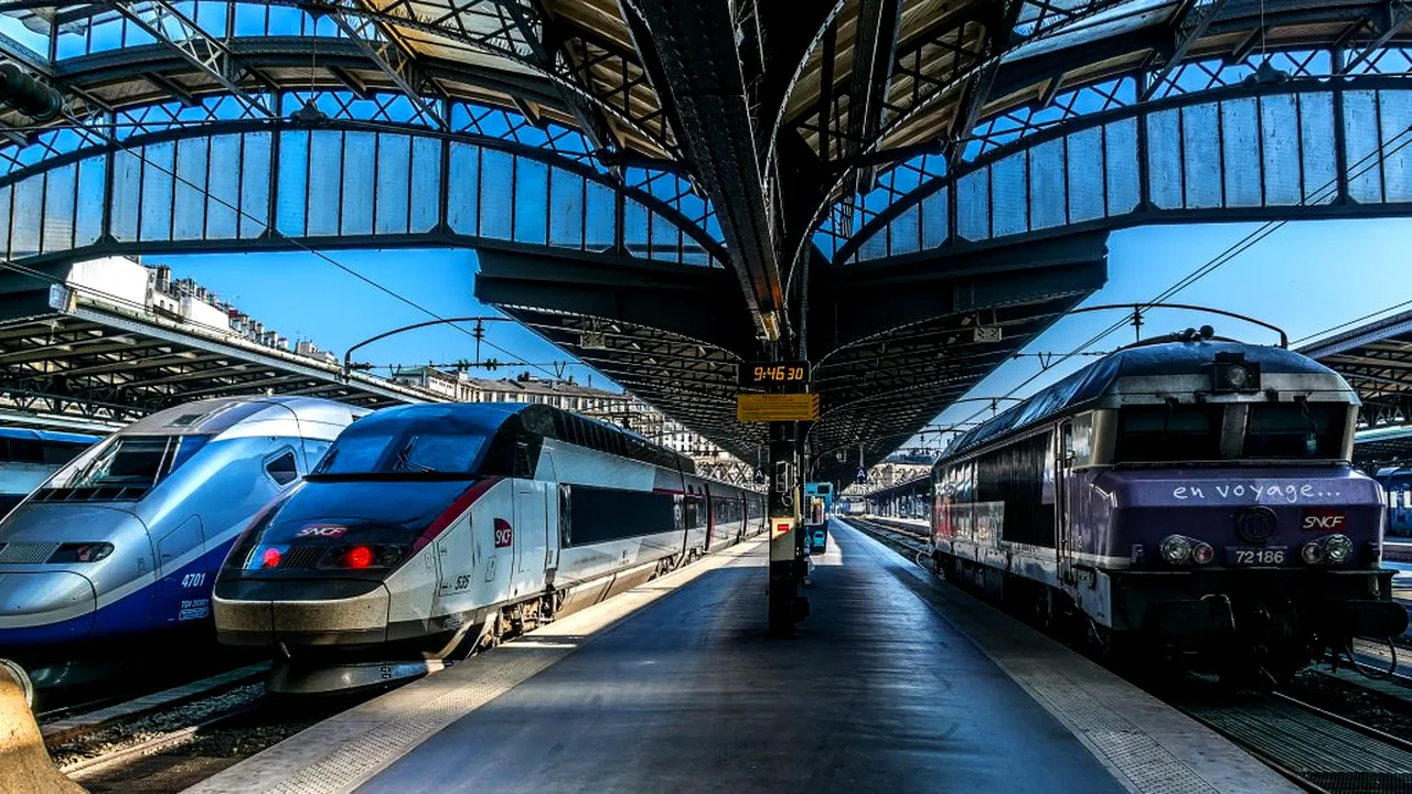 Guvernul președintelui francez obligat să călătorească cu  trenul  în loc de avion, pentru deplasările de serviciu de sub patru ore