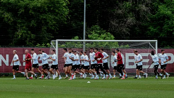 Rapid a plecat în CANTONAMENT cu un lot de 25 de jucători. Costel Gâlcă: „Trebuie să mai vină câțiva fotbaliști importanți”