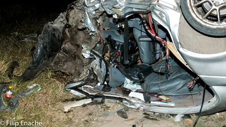 GRAV ACCIDENT RUTIER. Șapte morți și opt răniți în urma unui accident petrecut pe DN 22 în județul Tulcea. Două dintre MAȘINI erau implicate într-o CURSĂ ILEGALĂ - GALERIE FOTO