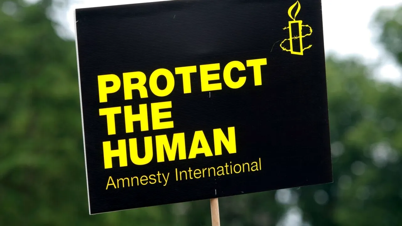 Amnesty International: Țările europene REPRIMĂ protestele și folosesc sisteme ilegale de MONITORIZARE