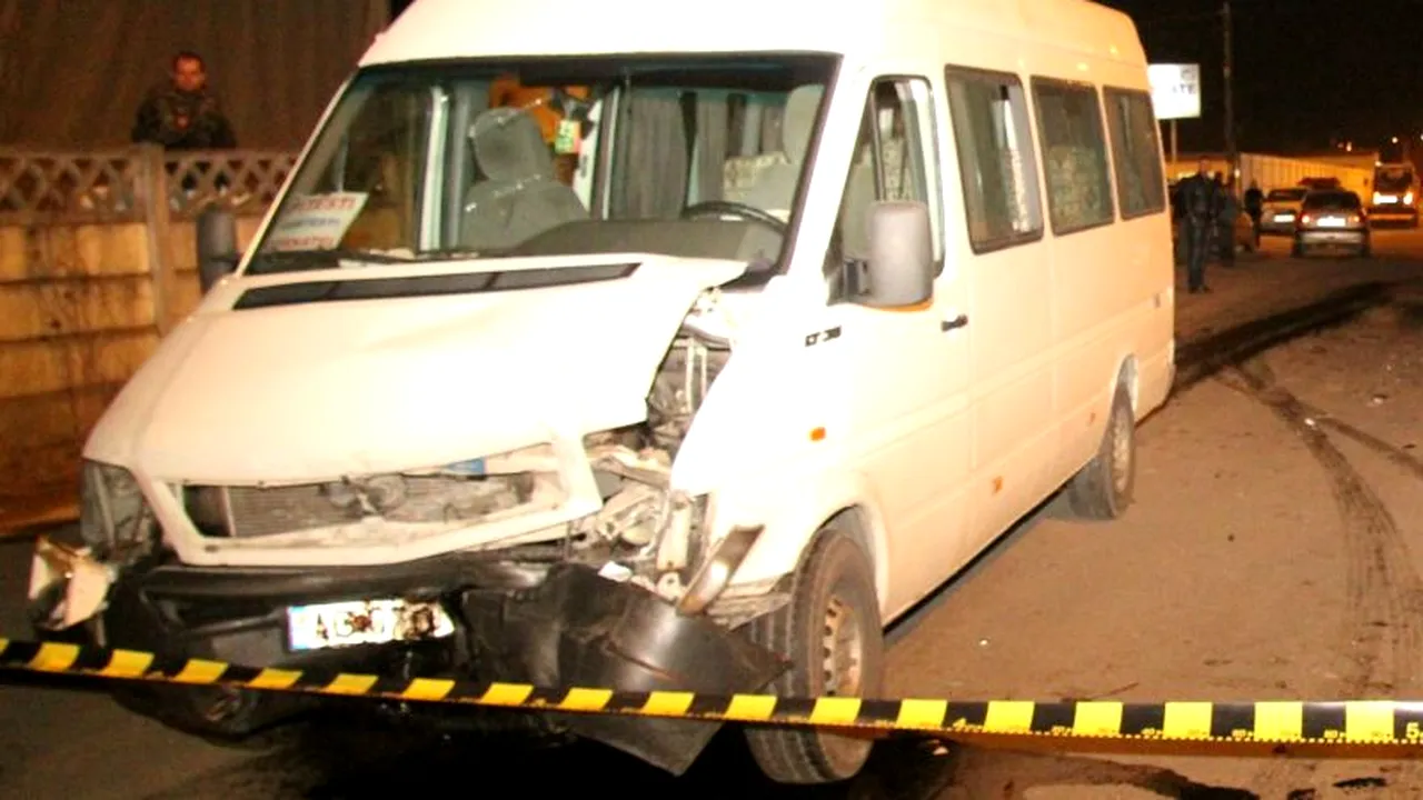 ACCIDENT DE MICROBUZ. Patru morți și 14 răniți, după ce autovehiculul a intrat într-un TIR oprit
