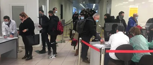 Aglomerație pe Aeroportul Otopeni, la triajul celor ajunși din Marea Britanie. Zeci de pasageri, evaluați de numai 6 angajați DSP (VIDEO)