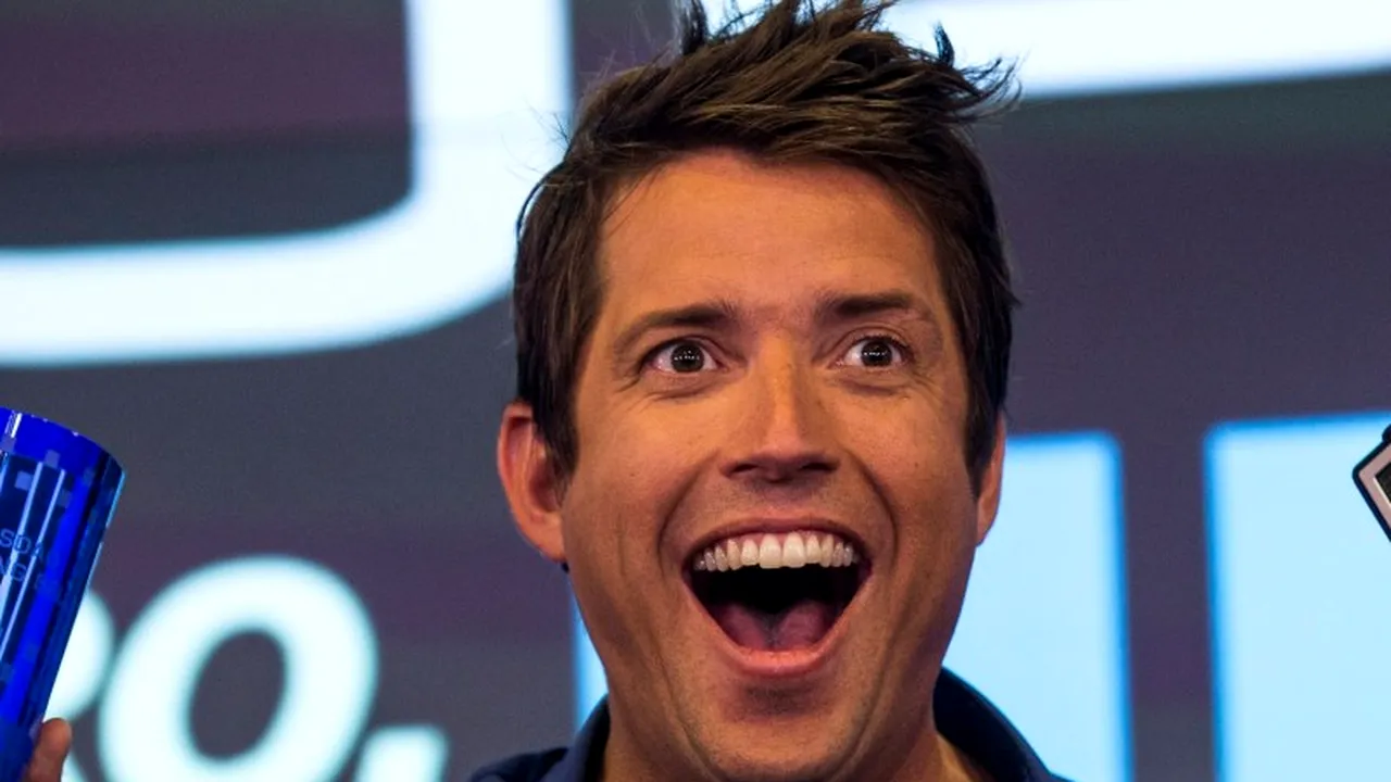 Povestea surferului miliardar. Cum și-a transformat marea pasiune într-o avere de 1,3 miliarde de dolari