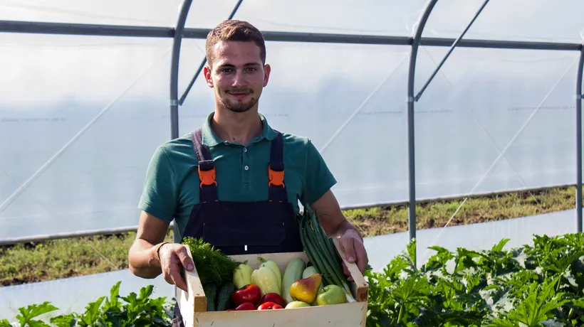 Tânărul care vinde legume în țară și în străinătate, în continuare uimit de natură: „Am ocazia să văd cum dintr-o sămânță de câțiva milimetri ajunge să crească o plantă de câțiva metri” (EXCLUSIV)