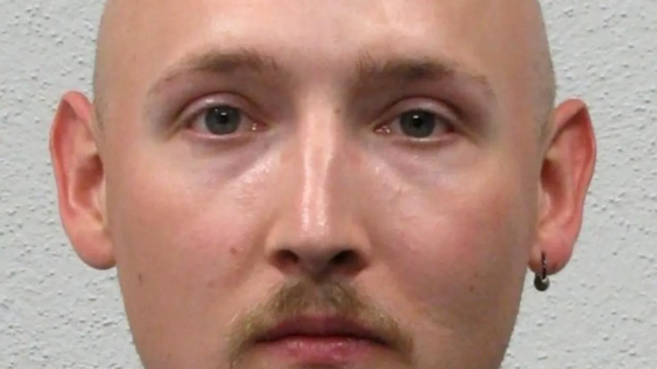 Operațiune de căutare ca-n filme în Pădurea Neagră. Un fugar cu un arc cu săgeți a dezarmat patru polițiști