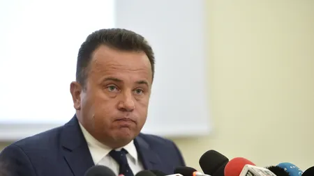 Ministrul Educației: Baronii editurilor învârt anual peste 100 de milioane de euro. Ce a simțit Pop după ce a citit manualul de sport