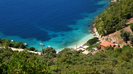 Experiență de COȘMAR pentru un român în Grecia. A mâncat cu familia la un restaurant de pe plajă, iar copilul „a început să vomite instant”