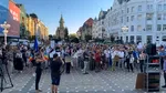 A început mitingul de susținere pentru Fritz. Câteva zeci de persoane s-au adunat în Piața Operei din Timișoara și scandează „Justiție, jos corupția”