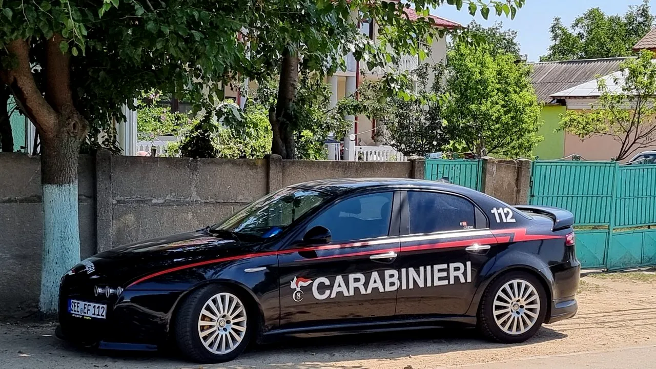 Mașina tunată care a rupt Internetul, fotografiată pe străzile din Drăgănești (Galerie FOTO)