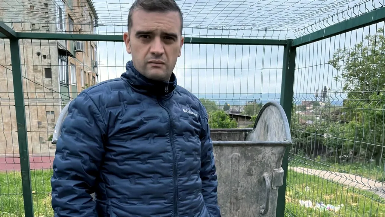 DRAMA Isabelei din Filiași. La doar 16 ani, a ajuns să caute prin gunoaie: „Ce frumoasă, domnu?! Sunt o gunoieră”