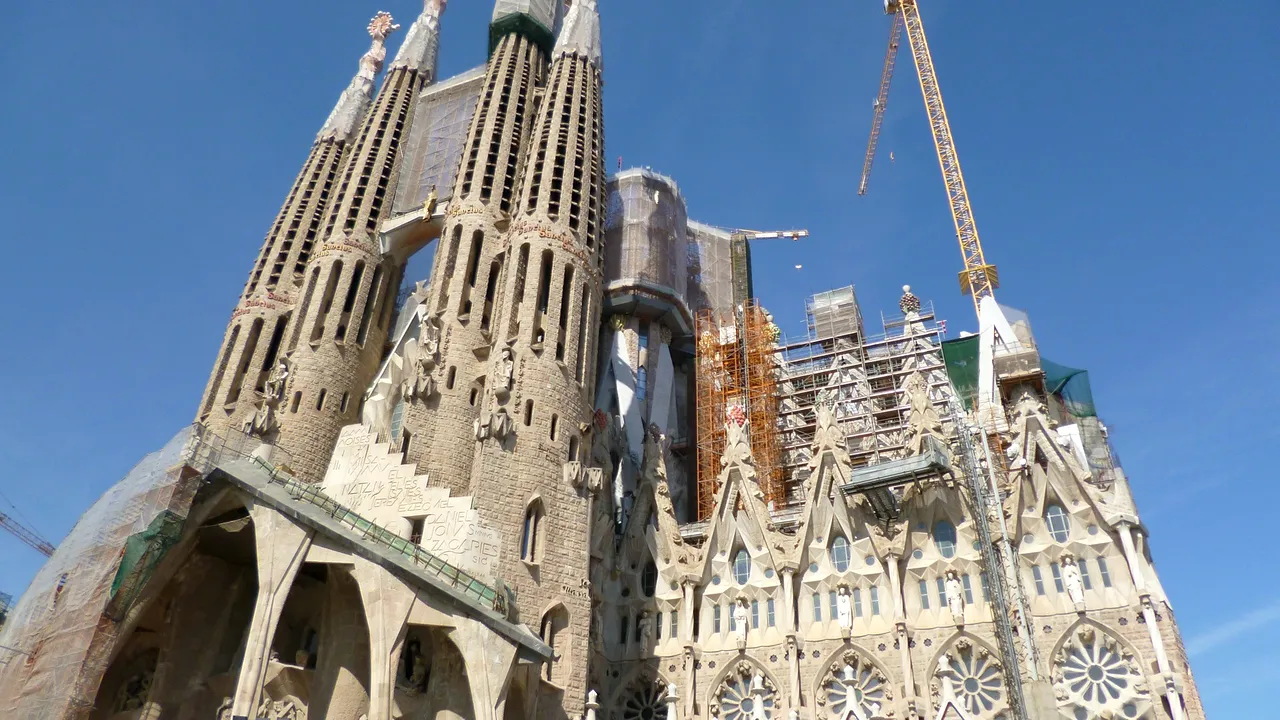 Nu mai este șantier ilegal: Sagrada Familia a primit permis de construcție după 137 de ani