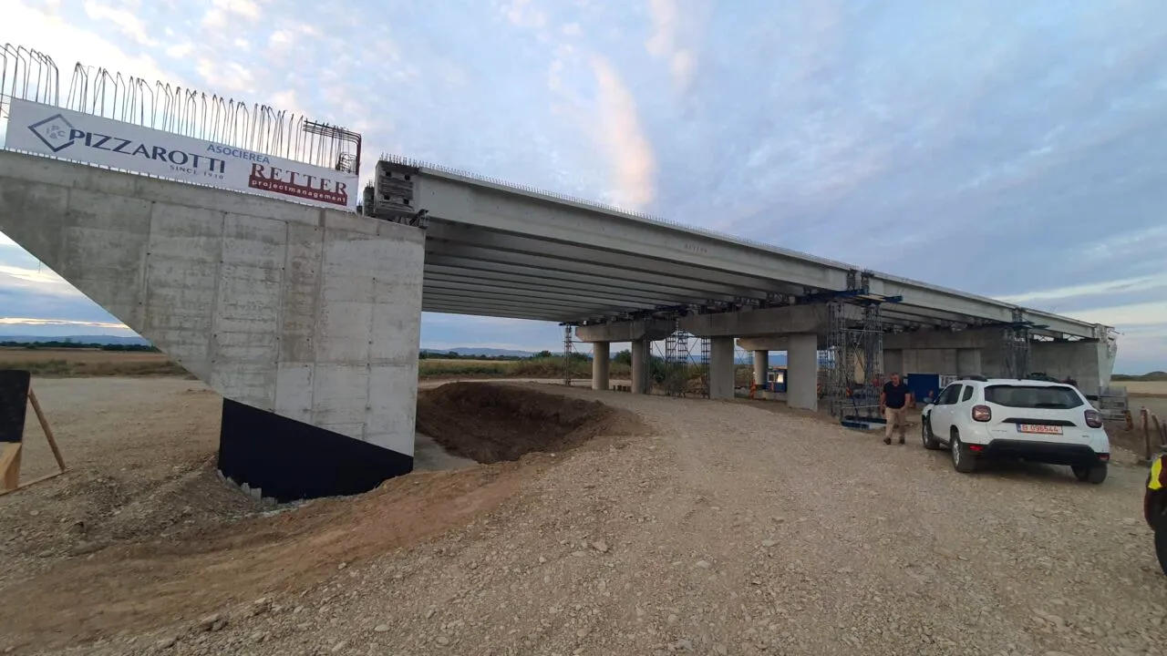 GALERIE FOTO | Cum arată acum Autostrada Moldovei. S-au montat primele 48 de grinzi pe A7, care va lega Ploiești de Pașcani, pe 320 de km