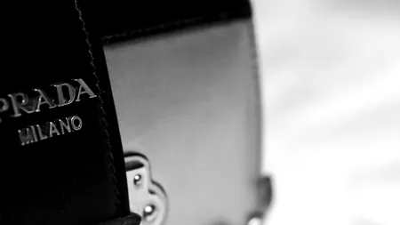 Românii vor fi plătiți cu 250 euro pe lună pentru a lucra genți de 1.000 de euro bucata. Prada investeşte 19 mil. euro într-o nouă fabrică, în România