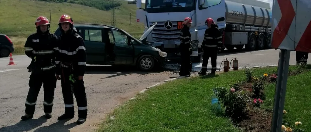 O șoferiță de 41 de ani a murit după impactul cu o cisternă plină cu 33 de tone de combustibil, pe DN1A, în zona Cheia. În mașină se mai aflau doi adulți și un copil