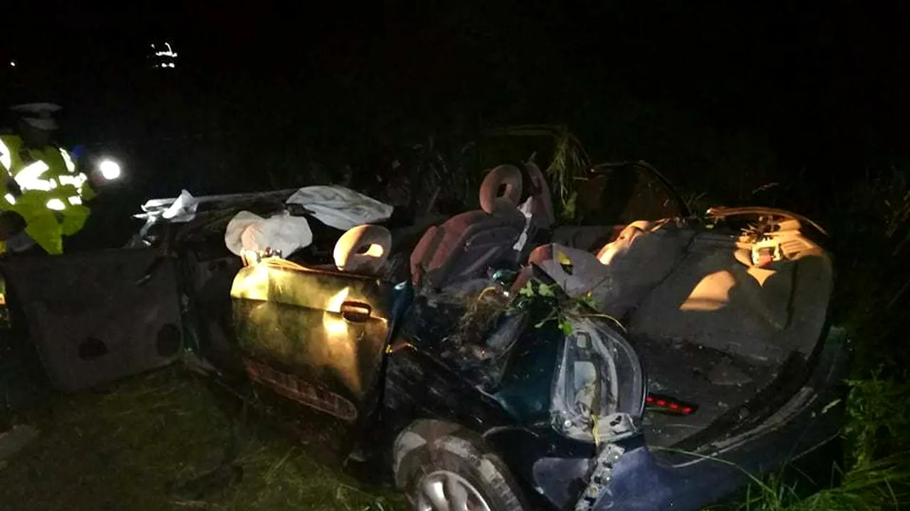 Accident pe DN 59 B în Timiș, între Uivar și Pustiniș. Un autoturism a ieșit de pe șosea și s-a răsturnat: 5 morți și un copil rănit 