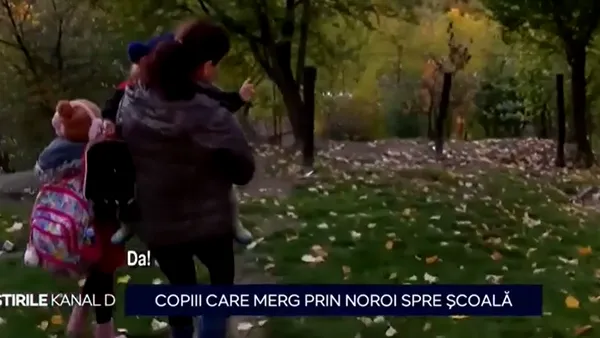 Andreea și Antonio merg în fiecare zi câte 4 Km prin noroi, până la școală. Povestea înduioșătoare a celor doi copii din Dâmbovița