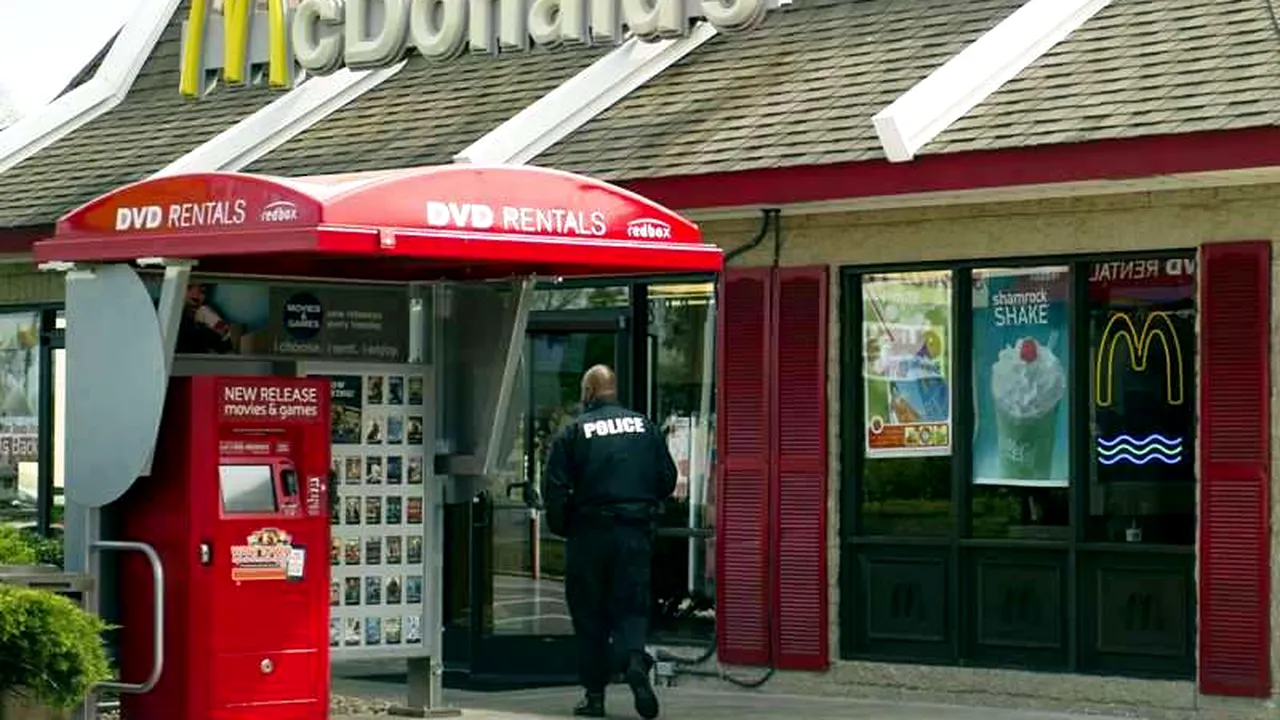 Situațiile neplăcute prin care trec angajații de la McDonald's