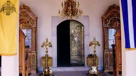 Reacția Episcopiei, după ce trei preoți au fost arestați în Grecia pentru că ar fi furat mâna Sfântului Haralambie