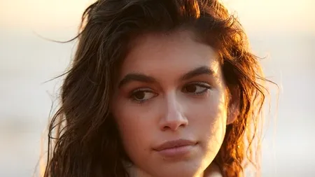 Fotografiile cu fiica în vârstă de 16 ani a supermodelului Cindy Crawford care au stârnit controverse. „Este un copil!