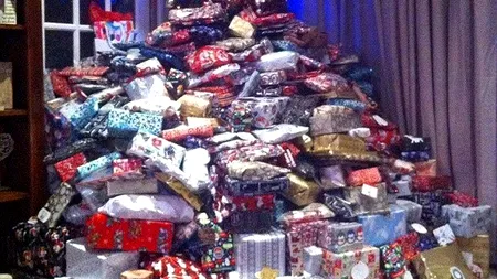 Imaginea care a uimit internetul. Câte cadouri se află sub acest brad: 