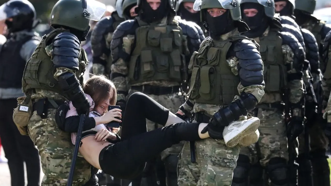 Peste 400 de persoane au fost arestate duminică în timpul protestelor din Belarus