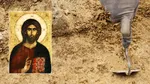 În urmă cu 1.800 de ani, un bărbat a fost îngropat cu o amuletă la gât, în care se afla o rugăciune către Iisus. Tehnologia modernă a scos la iveală un mesaj secret, care ar putea schimba istoria creștinismului