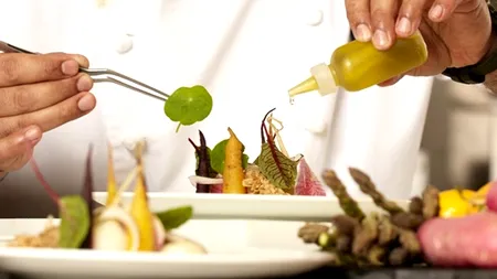 Un bucătar a fost concediat după ce a spus că are epilepsie. Cine i-a sărit în ajutor
