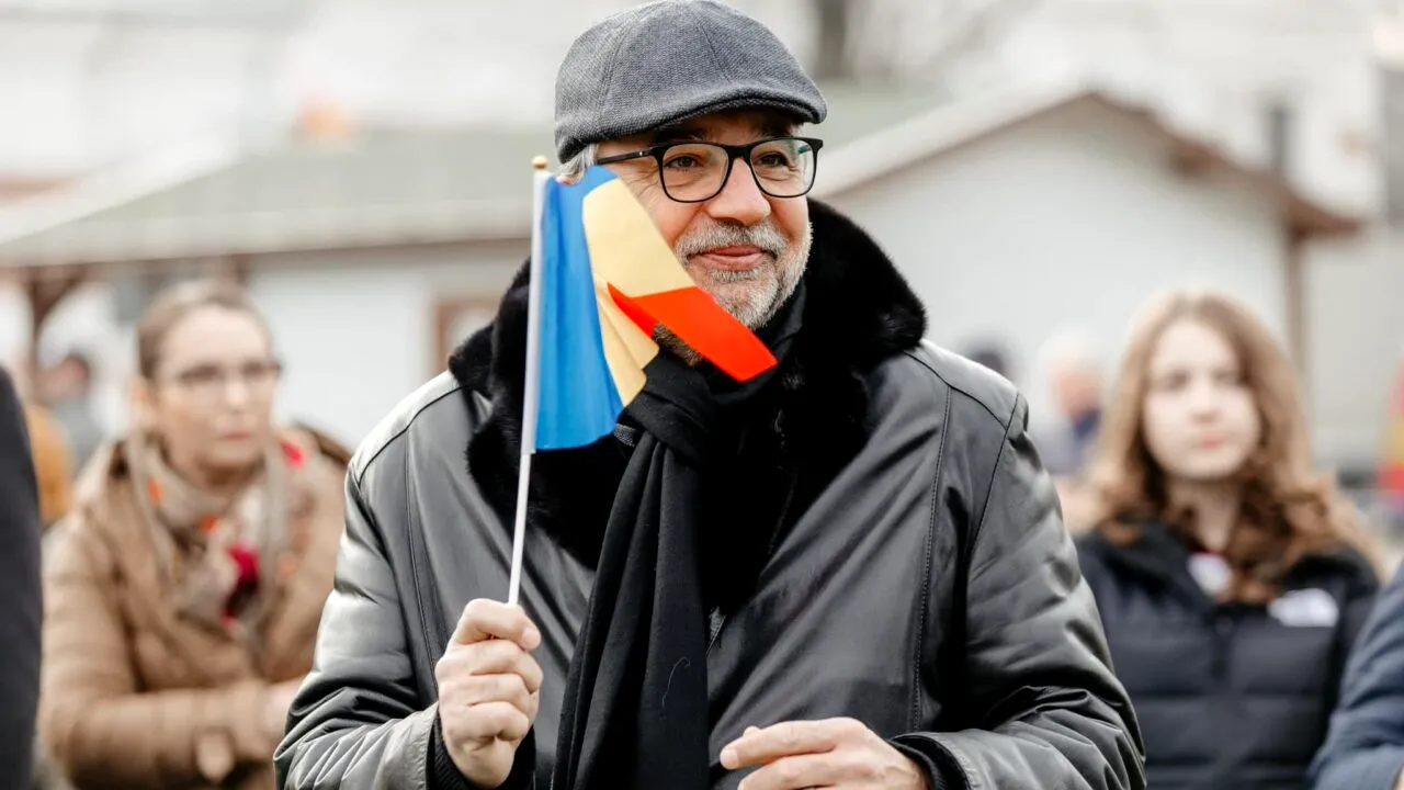 Lucian ROMAȘCANU: 
