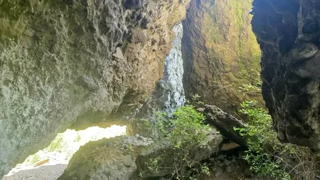 PEȘTERĂ unică în România, destinația spectaculoasă pentru turiștii care vor o drumeție ușoară