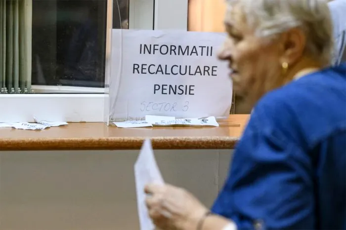 Pensionarii români primesc mai puțini bani! De la ce dată ar putea fi tăiate pensiile