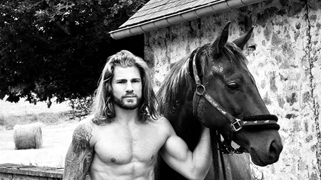 Fermierii francezi, semi-nud pentru Calendarul senzual 2017. Imaginile care arată că viața la țară nu este deloc plictisitoare