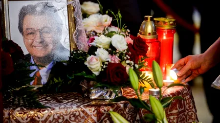 Sicriul cu trupul neînsuflețit al lui Corneliu Vadim Tudor, scos din biserică și dus la cimitir