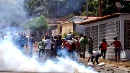 Oamenii înfometați atacă ferme și magazine în Venezuela. Poliția și armata trag în populație: cel puțin patru persoane au fost ucise și alte 16 au fost rănite